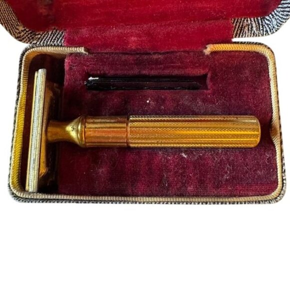 Vintage Gold-Plated Safety Razor In Velvet-Lined Case - Picture 2 of 8